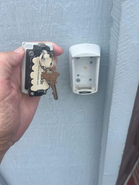 Once opened the key stays attached to the lock