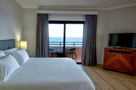 Premium Room, Balcony, Sea View | Premium bedding, minibar, in-room safe, desk