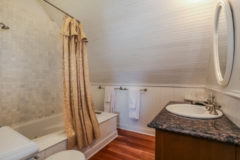 Chalet Suite | Jetted tub