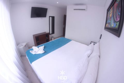 Queen Room | In-room safe, free WiFi, bed sheets