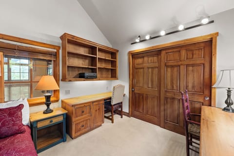 House (6 Bedrooms) | Exterior