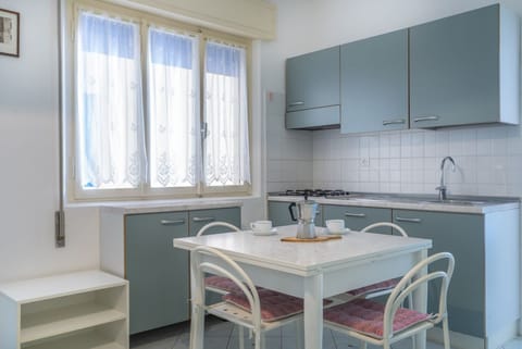 Apartment, 1 Bedroom | Private kitchen | Stovetop, cookware/dishes/utensils