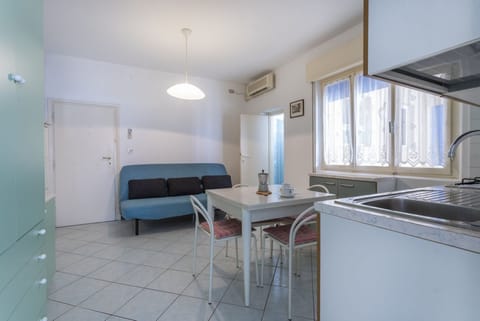 Apartment, 1 Bedroom | Private kitchen | Stovetop, cookware/dishes/utensils