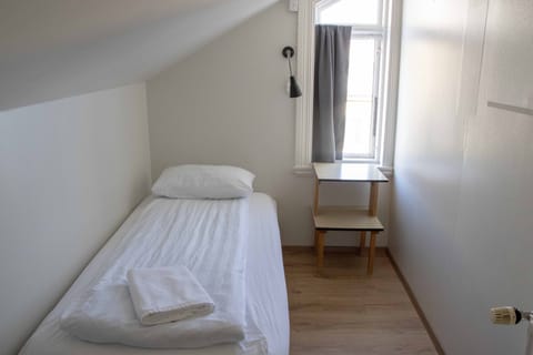 Single Room, Shared Bathroom | Free WiFi, bed sheets