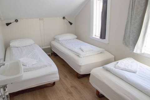 Triple Room, Shared Bathroom | Free WiFi, bed sheets