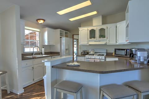 Well Equipped Kitchen~just bring the food. Coffee bar w/ Keurig Pods & grounds.