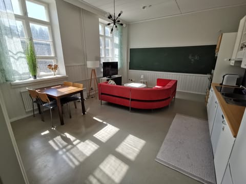 Apartment | 2 bedrooms, iron/ironing board, free WiFi, bed sheets