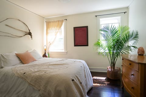Master bedroom with Queen bed