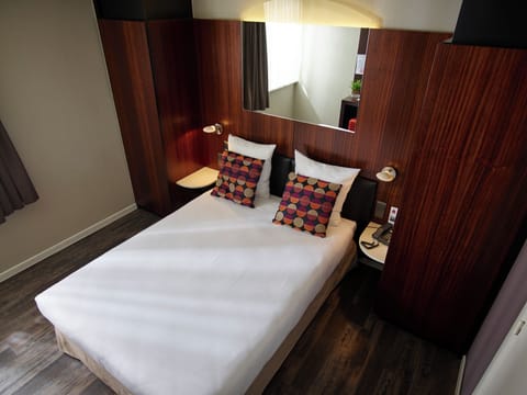 Standard Double or Twin Room | Desk, blackout drapes, iron/ironing board, free WiFi