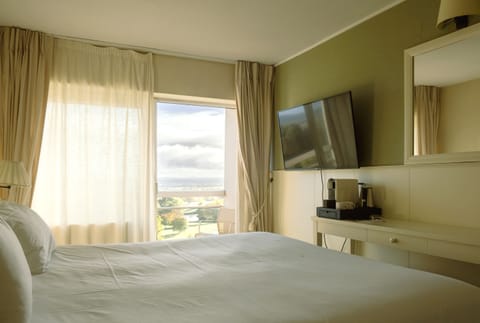 Standard Double Room Single Use | In-room safe, desk, blackout drapes, soundproofing