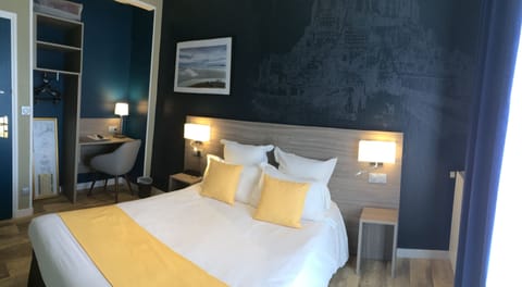 Standard Double Room, 1 Bedroom | Hypo-allergenic bedding, desk, iron/ironing board, free WiFi