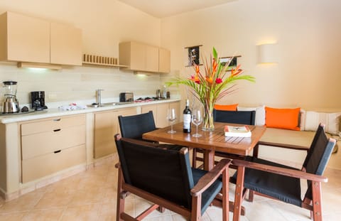 Condo, 1 Bedroom | In-room dining