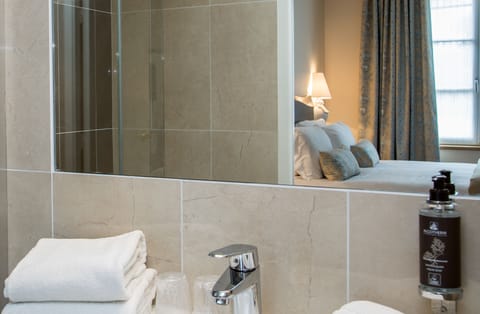 Rainfall showerhead, hair dryer, towels