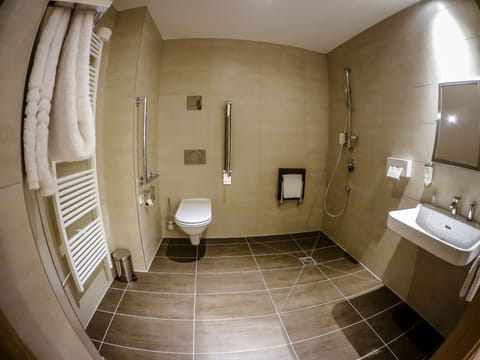 Double Room, comfort PLUS | Bathroom amenities | Hair dryer, towels