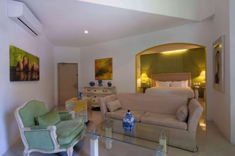 Suite, 1 King Bed (Governor) | Living area | 42-inch flat-screen TV with cable channels, TV