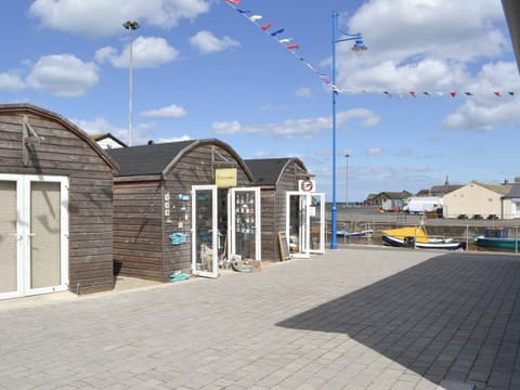 Amble Harbour Village, shopping pods