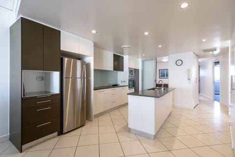 Penthouse, 3 Bedrooms | Private kitchen | Full-size fridge, microwave, oven, stovetop