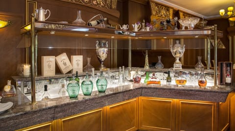 3 restaurants, breakfast, lunch, dinner served; Regional cuisine