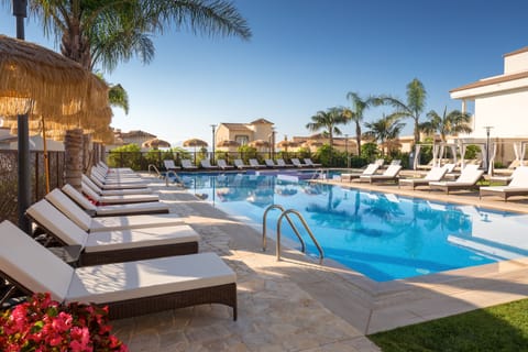 Outdoor pool, pool umbrellas, sun loungers