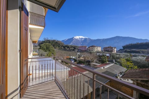 The balcony with a wonderful view of the mountains towards the lake