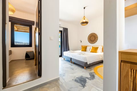 Superior Room, Sea View | Hypo-allergenic bedding, in-room safe, individually decorated