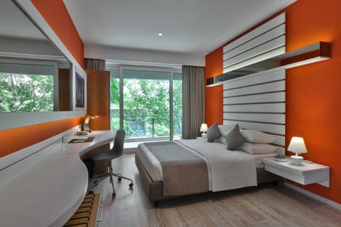 Super Deluxe Room | 1 bedroom, premium bedding, minibar, in-room safe