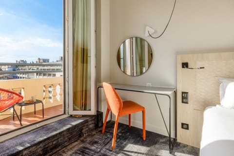 Double Room, Terrace | Minibar, in-room safe, desk, blackout drapes