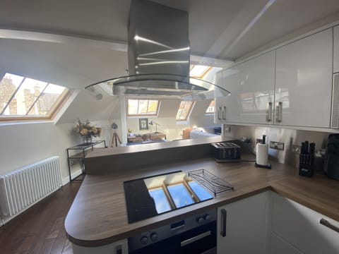 Apartment | Private kitchen | Fridge, microwave, oven, stovetop