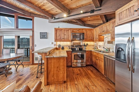 Open kitchen w/modern appliances
