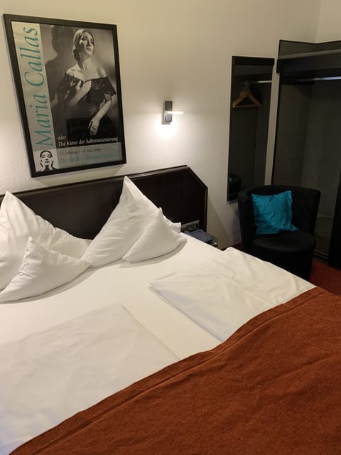 Superior Double Room, Courtyard View | Hypo-allergenic bedding, down comforters, Select Comfort beds