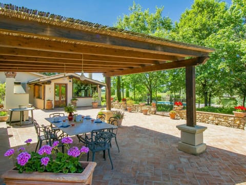 Plant, Table, Property, Furniture, Flower, Building, Flowerpot, Shade, Outdoor Table, Outdoor Furniture