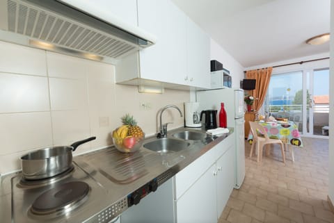 Room | Private kitchen | Full-size fridge, microwave, stovetop, coffee/tea maker