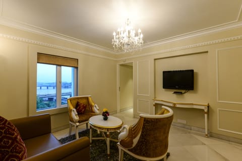 Executive Studio Suite | Living area | 42-inch LCD TV with satellite channels, TV