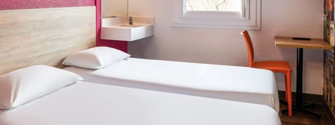 Free WiFi, bed sheets