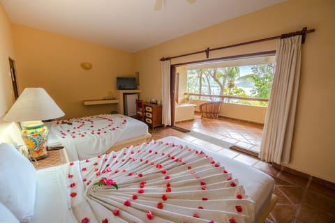 Beach View Suite | In-room safe, free cribs/infant beds, bed sheets