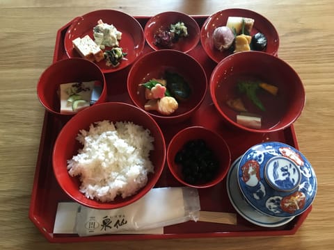 Daily Japanese breakfast (JPY 2500 per person)