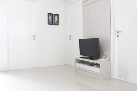 Apartment, Non Smoking, Kitchenette | Living room | TV