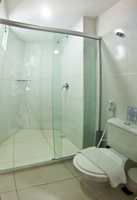 Shower, free toiletries, hair dryer, bidet