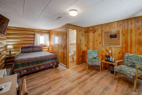 Cabin, 1 Queen Bed (Cabin 9) | Free WiFi, bed sheets
