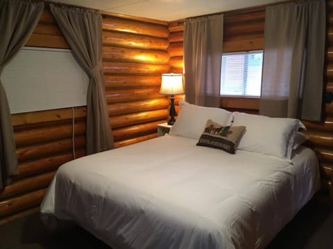 Traditional Cabin, 2 Bedrooms (Cabin 21) | Free WiFi, bed sheets