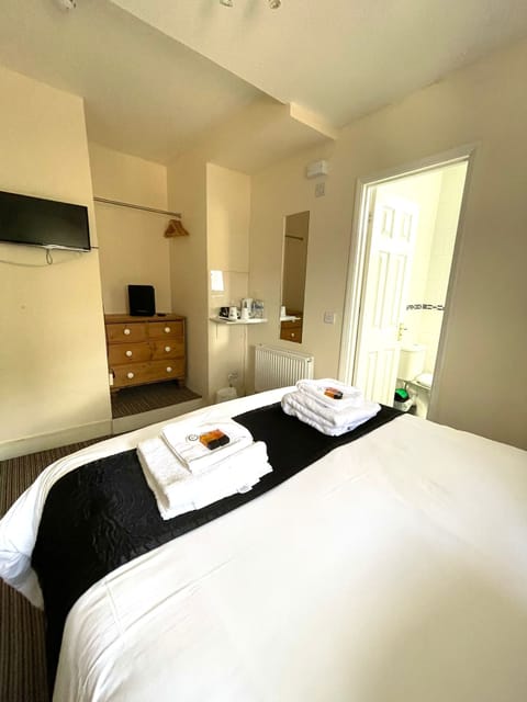 Double Room, Ensuite (Room 05) | Free WiFi