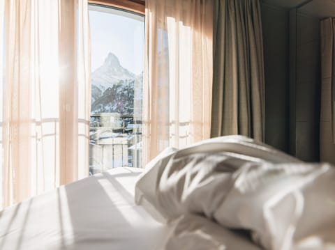 Suite with Matterhorn view | Hypo-allergenic bedding, down comforters, minibar, in-room safe