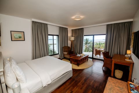 Tower Junior Suite Sea View | Premium bedding, soundproofing, free WiFi, bed sheets