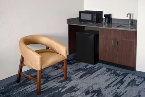 Room, 1 King Bed | Premium bedding, individually decorated, individually furnished, desk