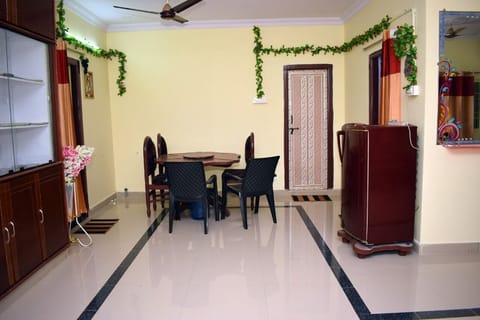 House, 3 Bedrooms, Smoking, Balcony | Dining room