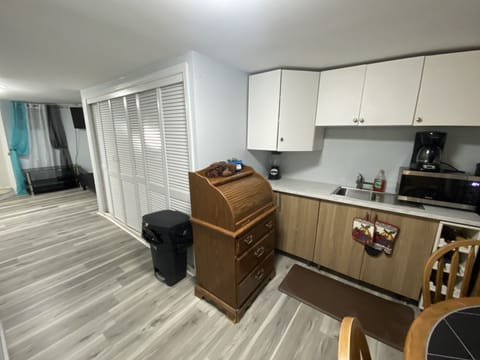Room, 2 Bedrooms, Smoking, Patio | Private kitchen