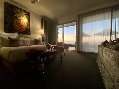 Suite 7, The Royal Suite, 1 King Bed Panoramic Ocean View | Beach/ocean view