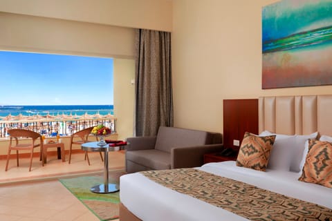 Deluxe Double Room, Sea View | Minibar, in-room safe, desk, soundproofing