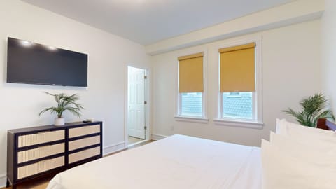 Standard Room, 1 King Bed | Free WiFi, bed sheets