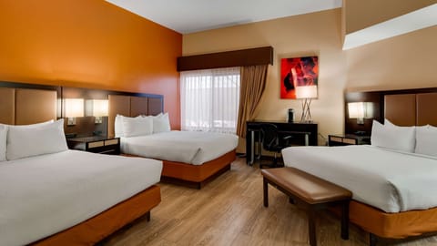Standard Room, Multiple Beds, Non Smoking (Walk-in Shower) | Hypo-allergenic bedding, down comforters, in-room safe, desk